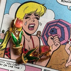 ❗️Sold❗️Tulip Clip On Earrings